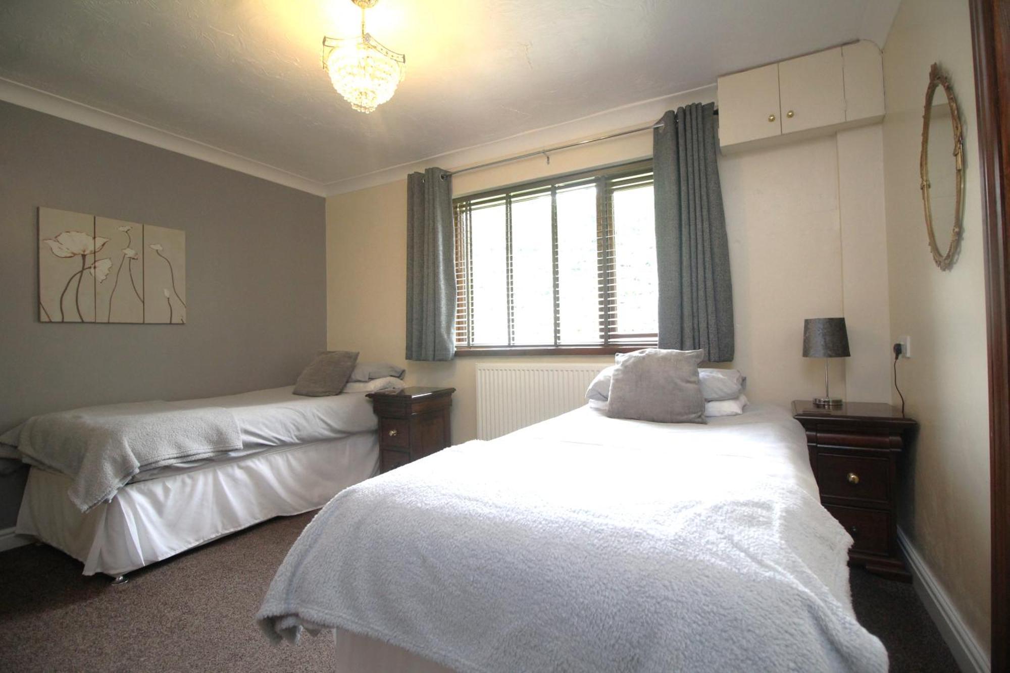 Highfields Holidays Bed & Breakfast Peterborough Exterior photo